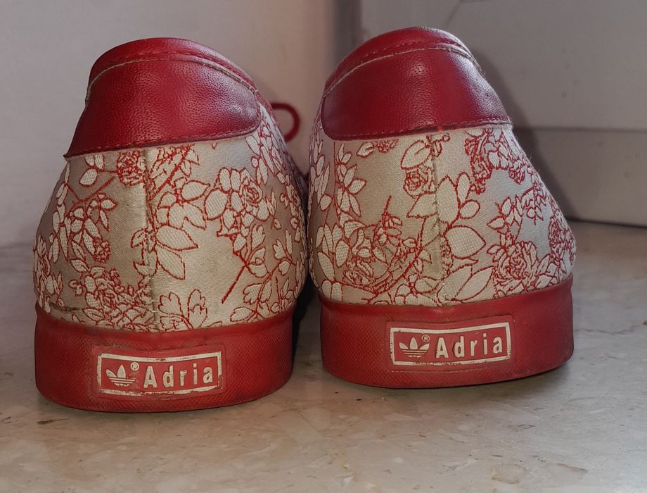 Sprzedam używany archiwalny model Adidas Adria w wersji Ballet Flats (