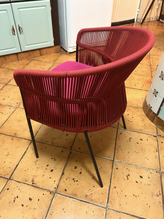 Cadeira Veludo Rosa e Corda Vermelha