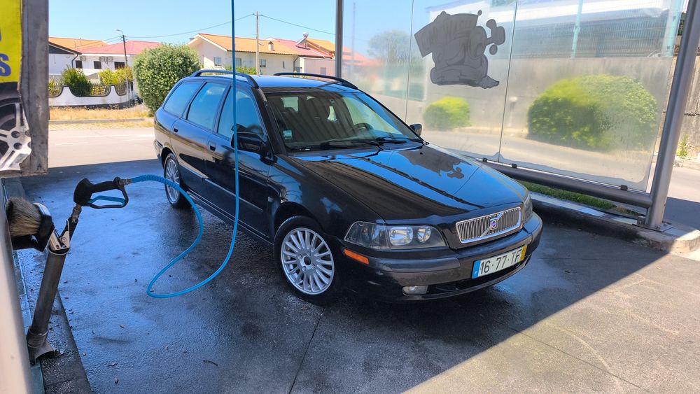Volvo V40 1900 turbo diesel com bola de reboque