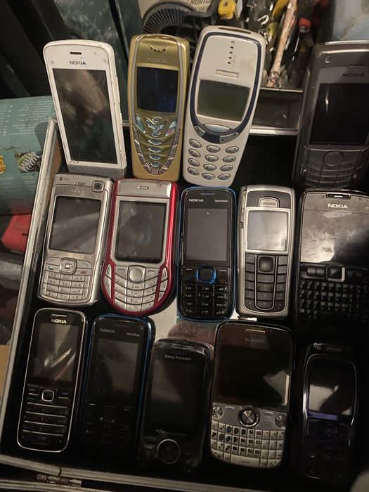 Varios telemoveis antigos