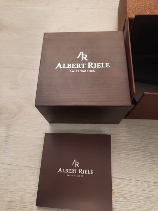 Szwajcarski zegarek Albert Riele, damski