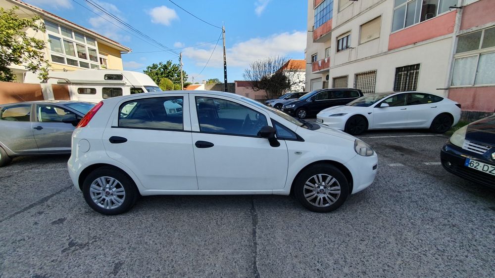 Fiat Punto 2018 Gasolina – Económico e Fiável