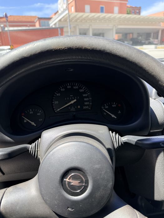 Opel Corsa B com revisão feita ha menos de 2 meses