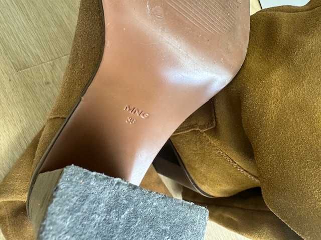 Botas caramelo de camurça de cano alto da Mango