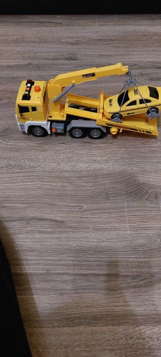 Евакуатор з таксі іграшковий