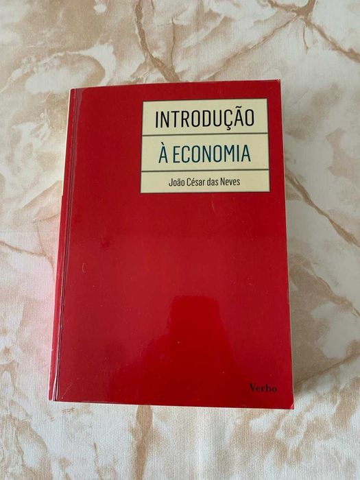 Introdução à Economia de João César das Neves