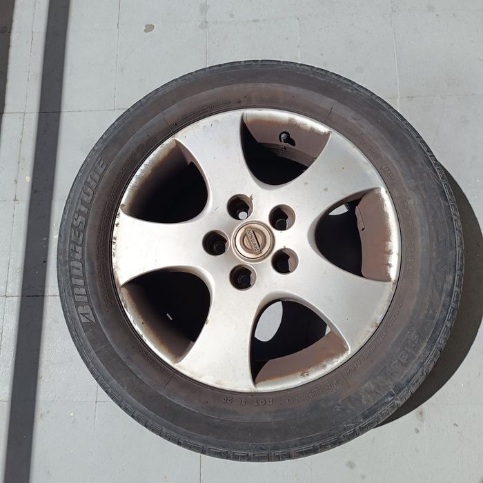 2 jantes com pneu Nissan Primera P12