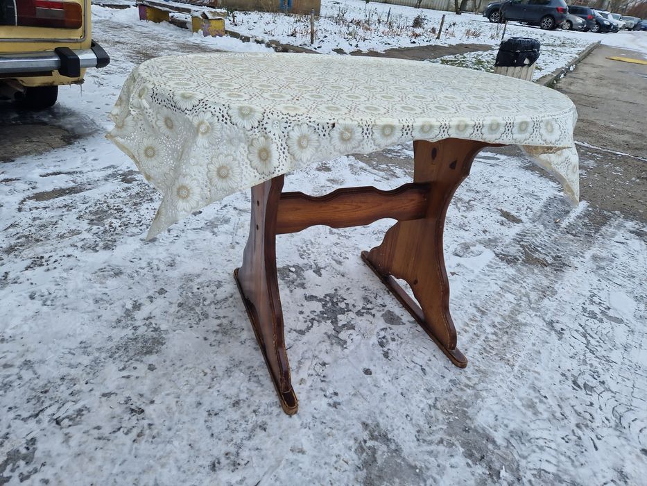 Стіл добротний кухонний