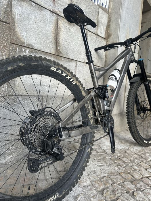 bicicleta de enduro banshee titan
