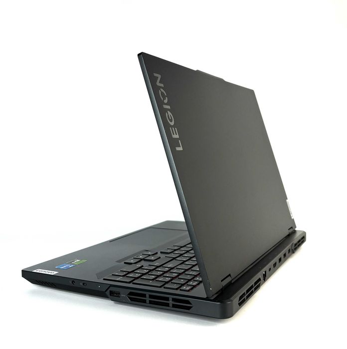 Lenovo Legion Pro 5 240Hz / i5-13500HX / 32GB / 512GB / RTX 4060 8GB