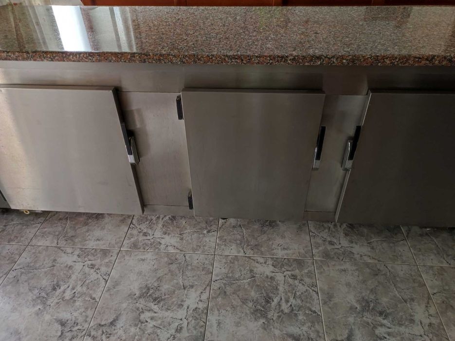 INOX: Armário com 3 portas + bancada granito laminado