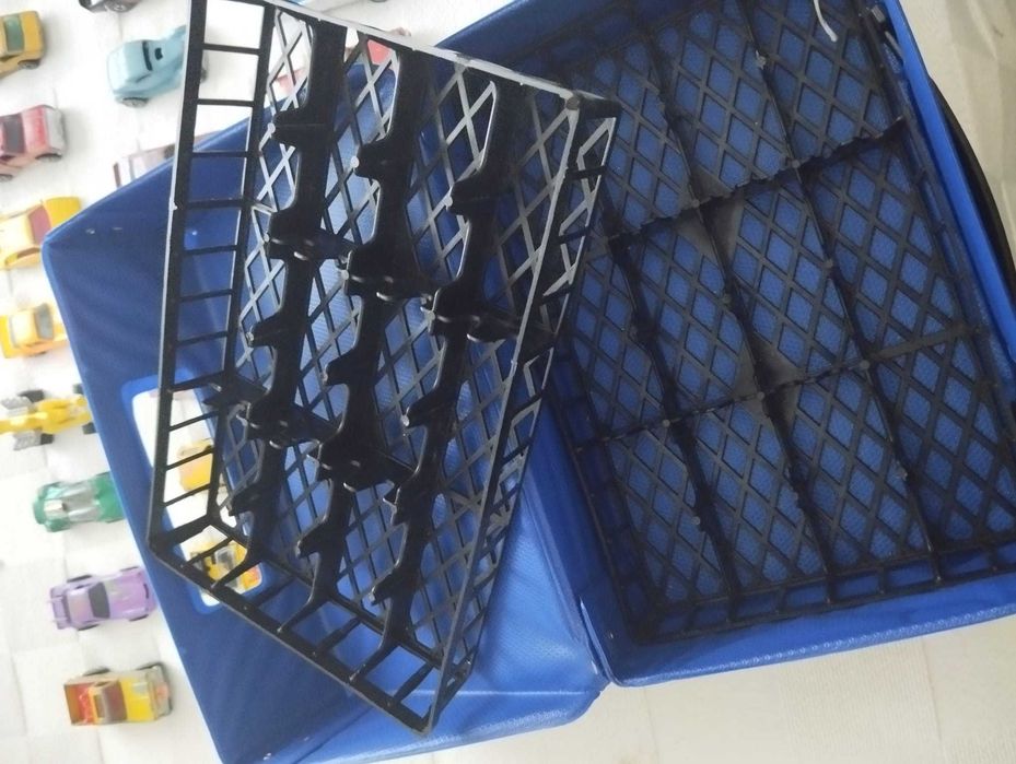 Mala e Carrinhos HotWheels (x28)