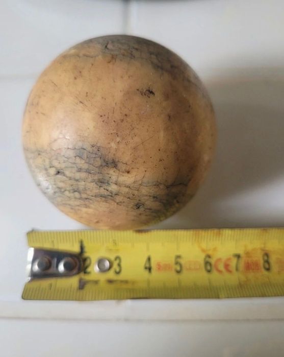 Bola de bilhar com mais de 100 anos