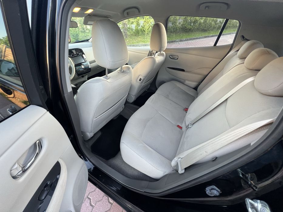 Нісан ліф 2012 року