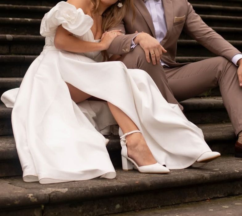 Suknia ślubna gładka