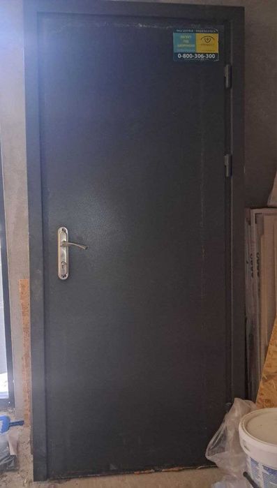 Продам б/в вхідні металеві двері 2080×870 мм