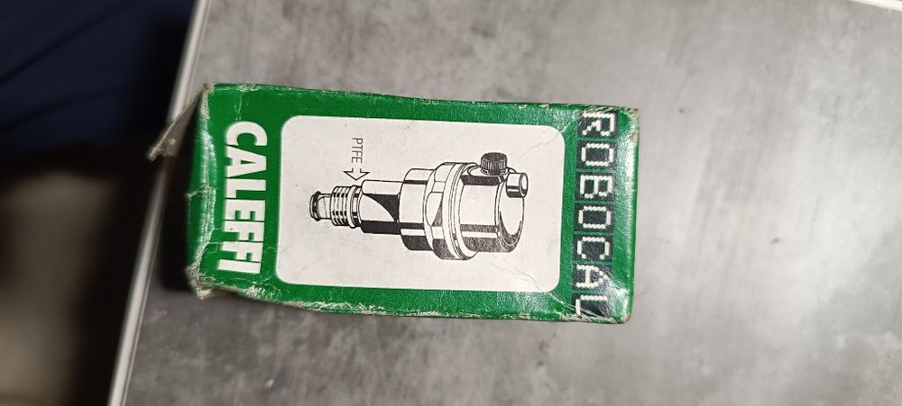 Продам автоматический развоздушиватель, сбросник 1/2, 3/8 Caleffi