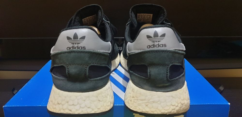 Ténis usados em ótimo estado Adidas Original I-5923 tamanho 43 1/3.