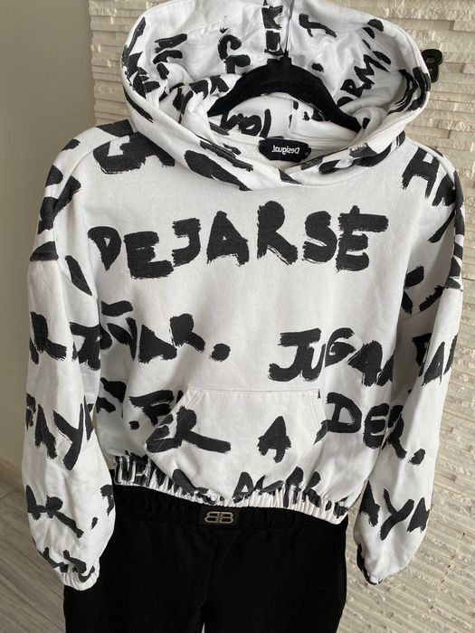 Desigual Kora genialna biała bluza z printem napisów