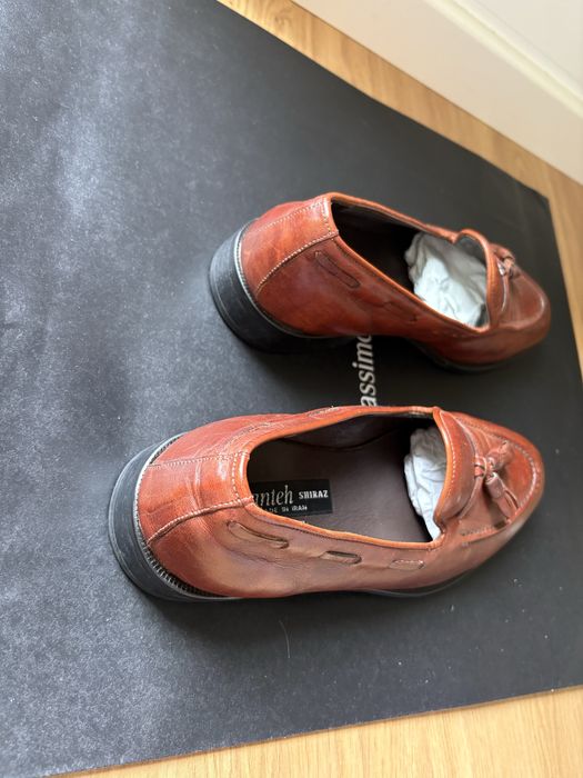 sapatos mocassins originais de couro marrom com borlas
