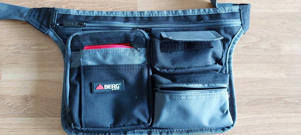 Bolsa de cintura preta e cinza Berg