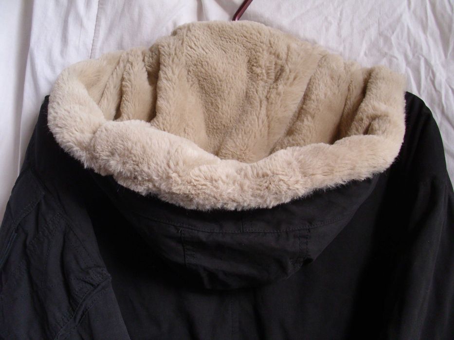 продам жіночу теплу куртку Bershka