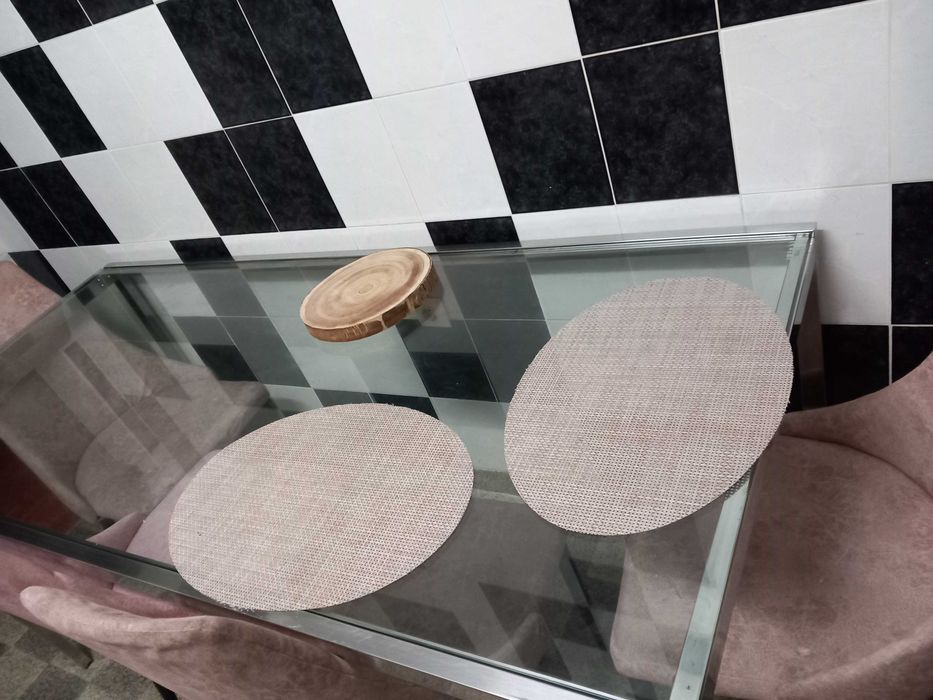 Mesa de vidro com 4 cadeiras