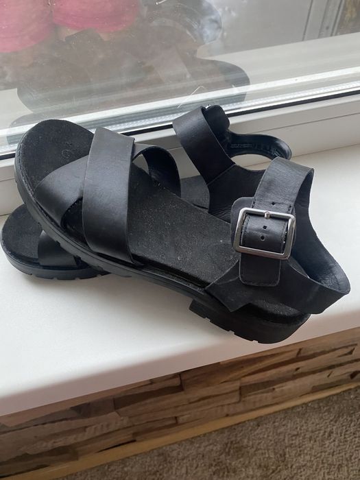 Шкіряні босоніжки Clarks