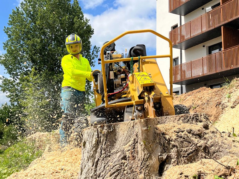 Frezowanie usuwanie pni korzeni karp usługa frezarką wycinka rębak