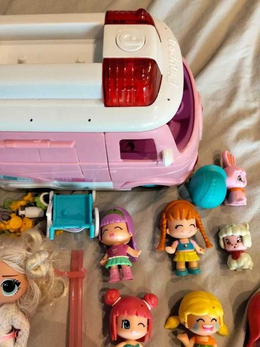 Conjunto de brinquedos de menina. 11 pinypom + ambulancia + acessórios + Boneca LOL
