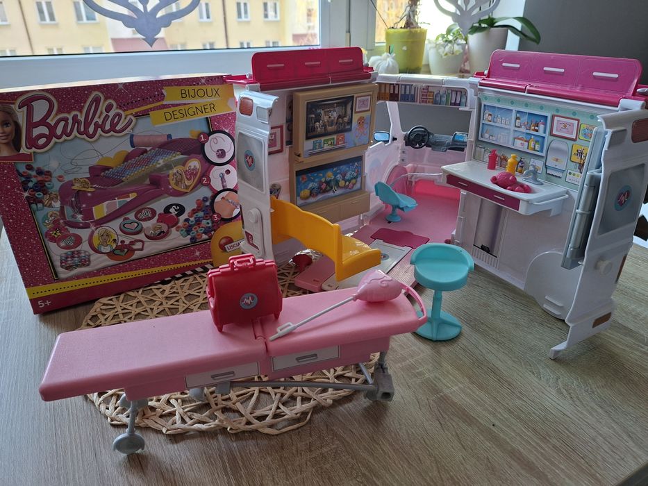 Karetka Barbie ambulans mobilny - komplet