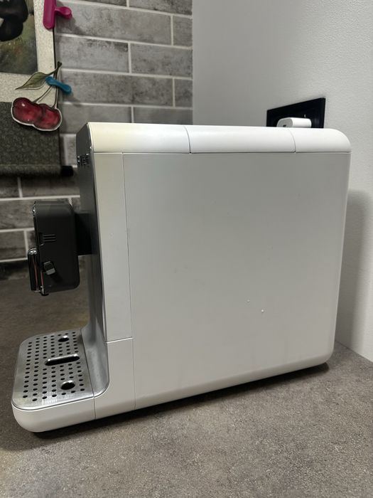 Автоматична кавомашина SMEG