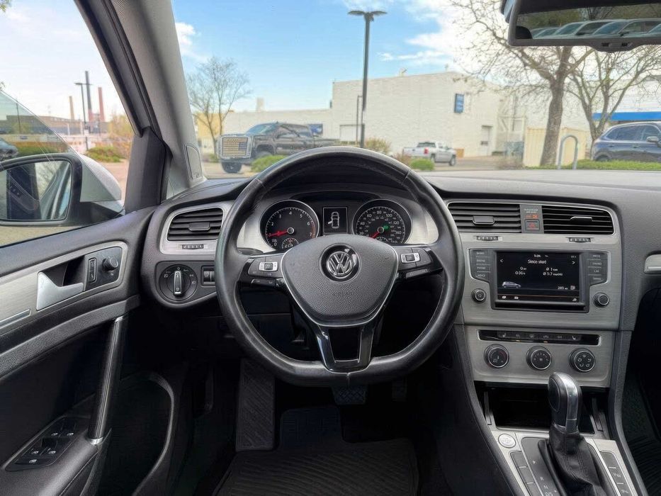 Volkswagen Golf      2015