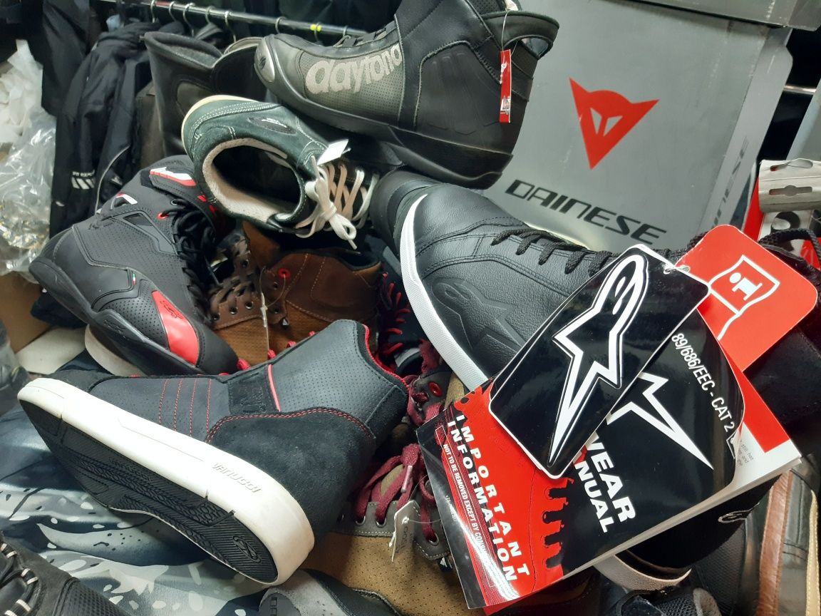 Dainese top boots in