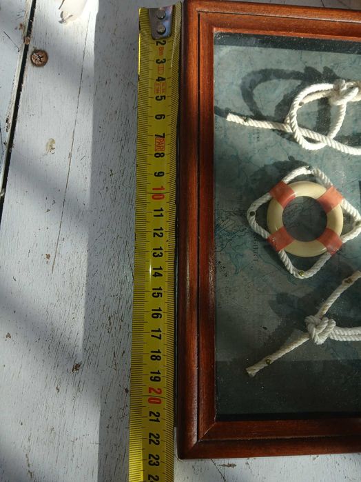 Quadro de madeira com nós