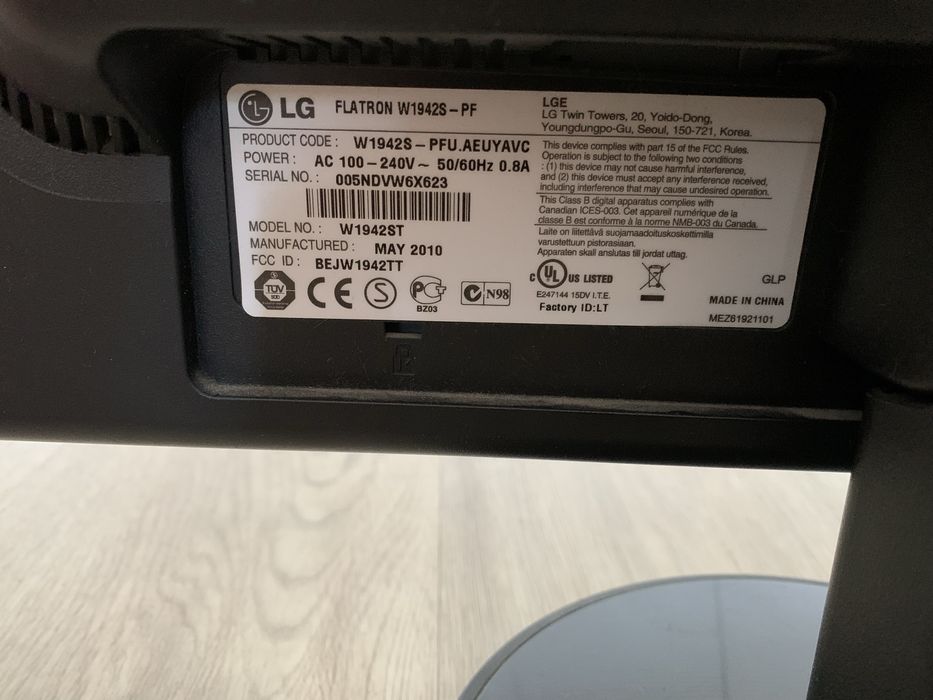 Монитор LG Flatron W1942S / 19" (1440x900) TN / VGA / VESA 75x75