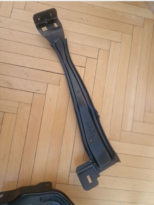 Кронштейн лівий і правий на Мерседес