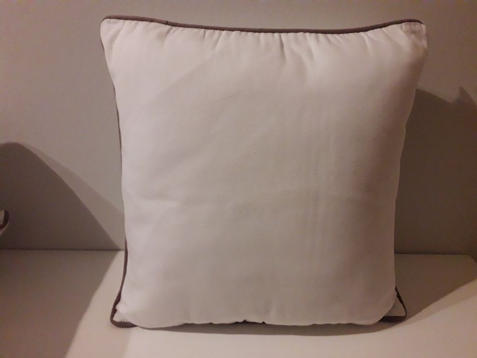 Almofadas decorativas brancas