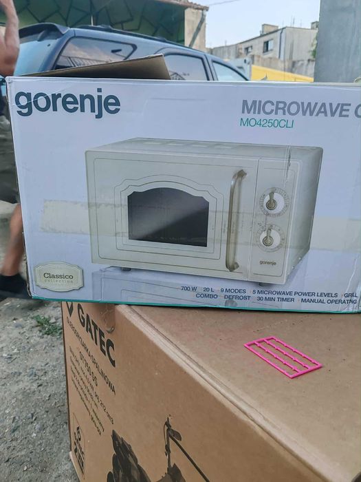 Kuchenka mikrofalowa Gorenje MO4250CLI retro Kremowa