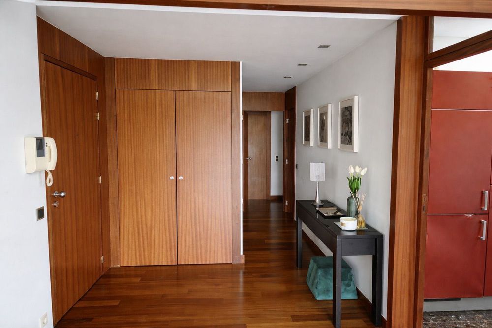 Um apartamento para arrendamento