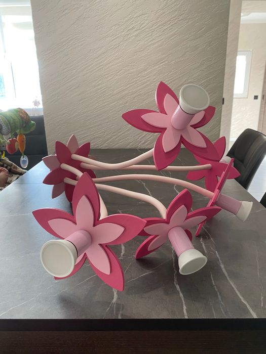 Люстра квітка в дитячу кімнату