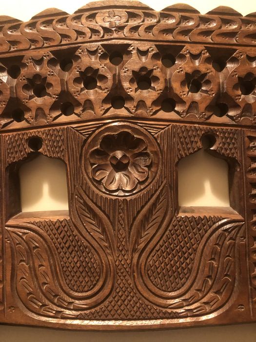 Jugo e cabide madeira de castanho