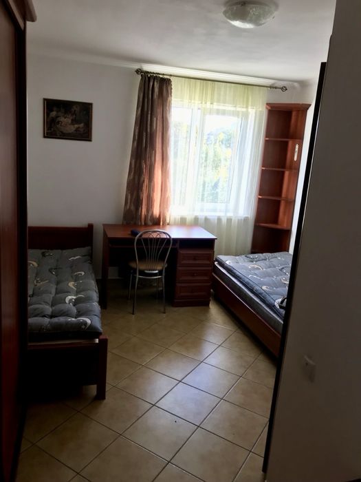 Здається кімната + свій с/вузол+спільна кухня  (комунальні включені)