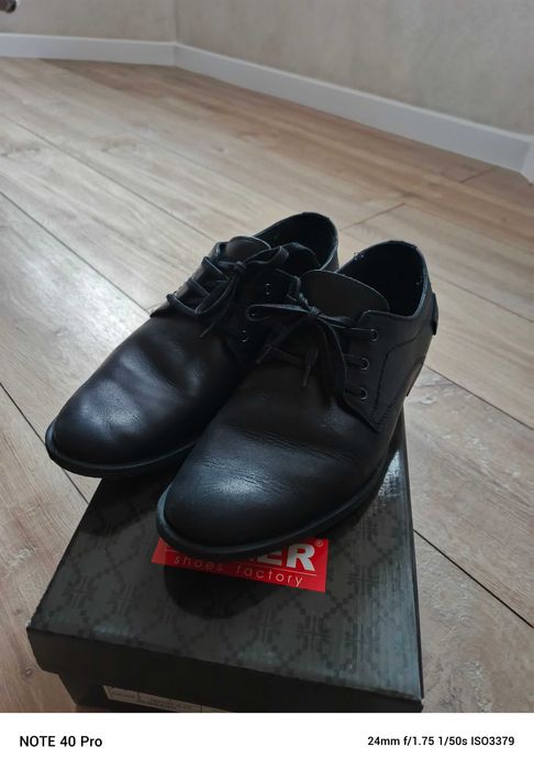 Buty eleganckie męskie/ chłopięce 40