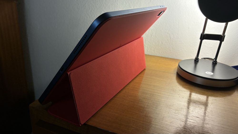 iPad 10.2” Wi-Fi 64GB Azul Junho 2025 como novo e com Smart Folio melancia, cabo e carregador originais