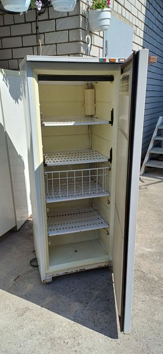 Продам морозильную камеру