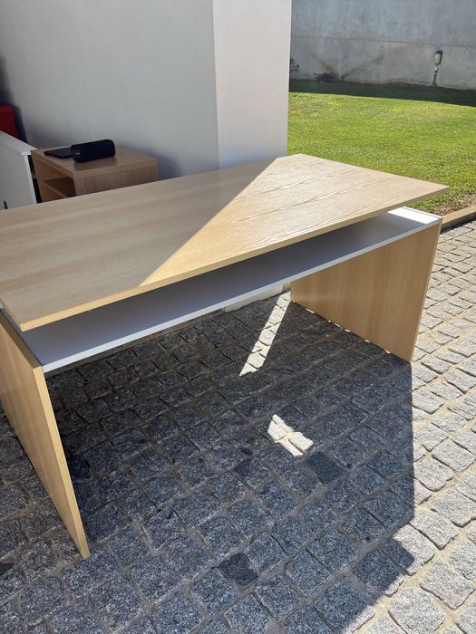 Secretária de madeira