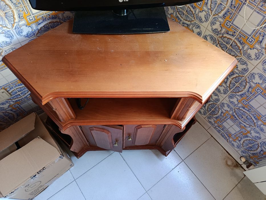 Móvel Tv canto com portas