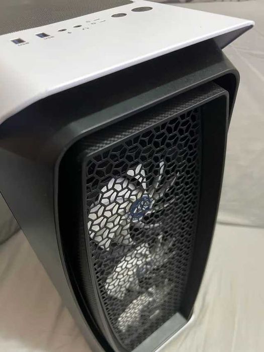 Caixa Aerocool ATX com RGB com ventoinhas