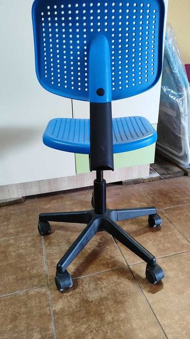 fotel młodzieżowy na kółkach IKEA idealny stan